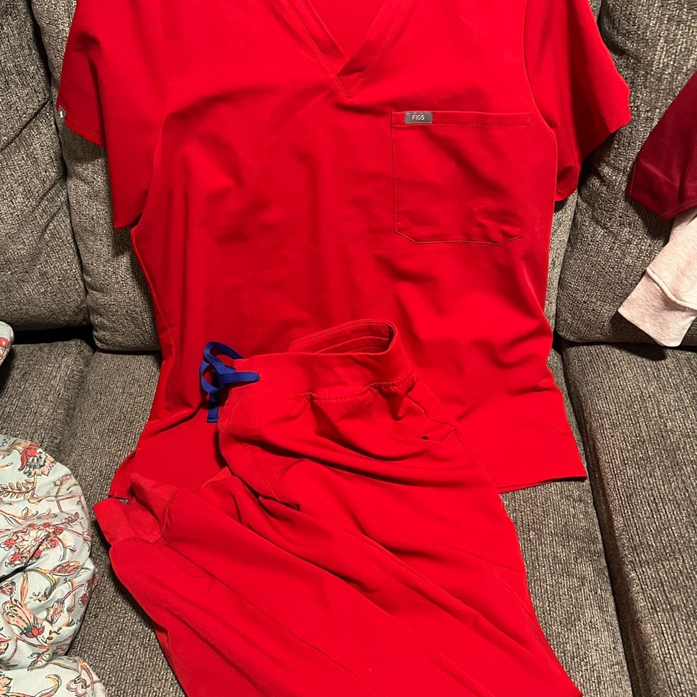 Figs Red Scrub Set